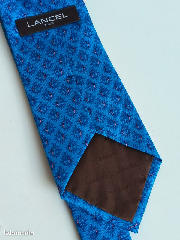 Cravate Les Copains 100% Soie - Motif Original - Bleu Marine/foncé - Fabriquée En Italie