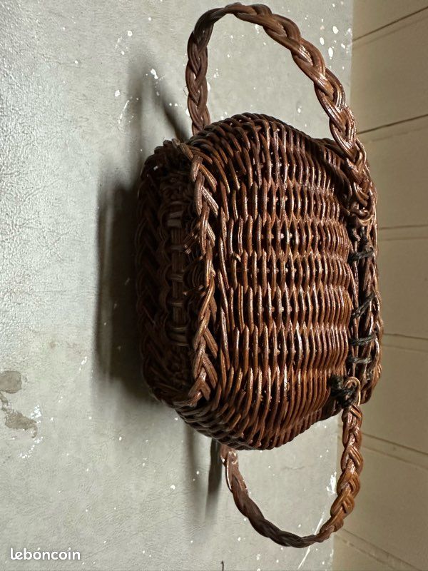 Ravissant panier osier miniature poupée circa fin XIXème