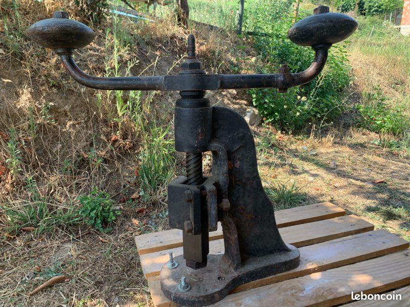 Ancienne riveteuse outils anciens (image 1)