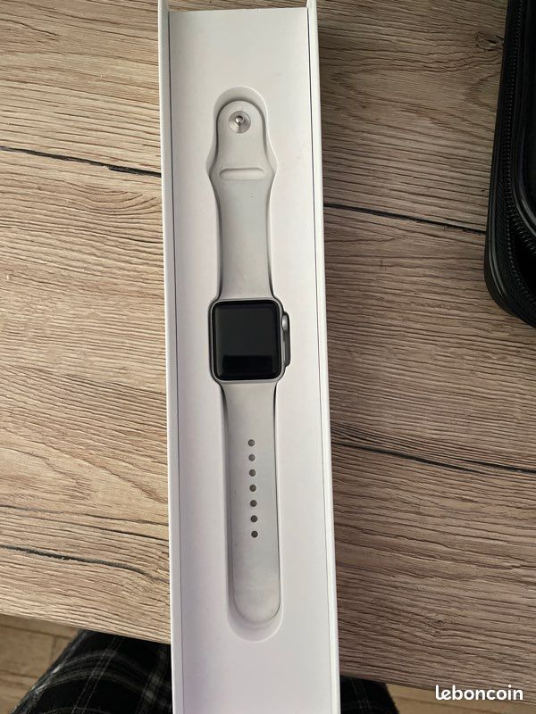 Apple Watch (image 1)