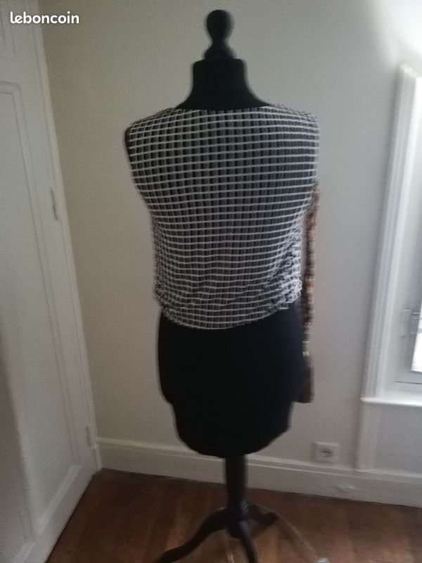 Robe De chez Mango noire et blanc le haut à petits carreaux drapé vert côté de la ceinture (image 2)