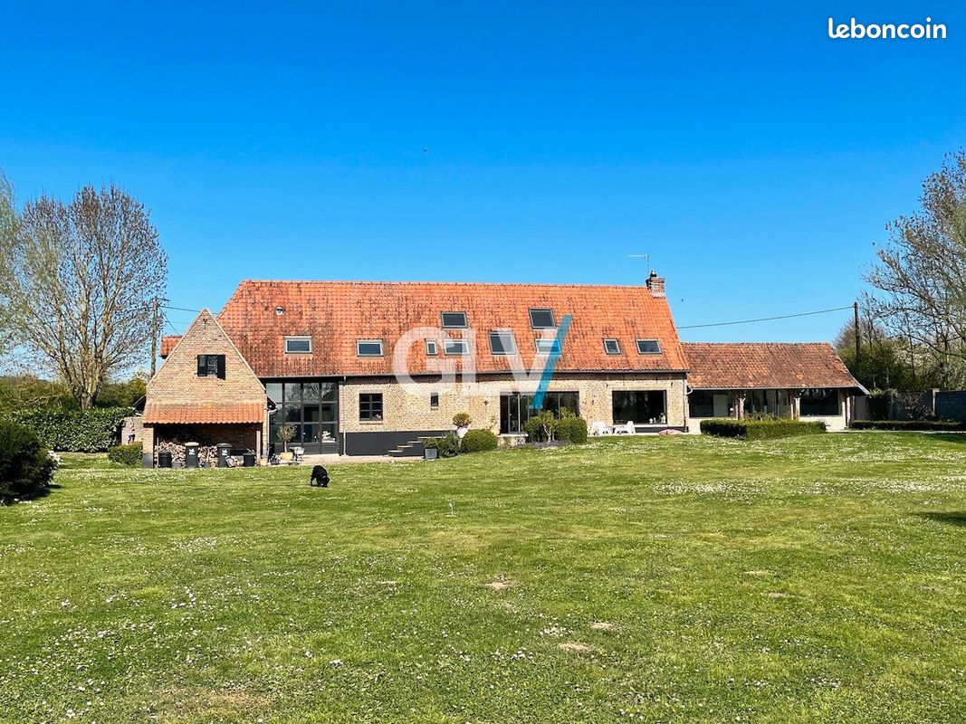 Maison 7 pièces 280 m² · à Cysoing · 280 m² · 2 690 €/mois