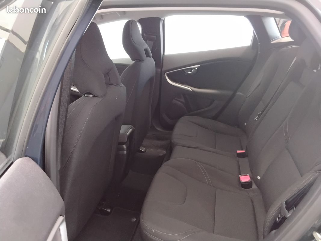 Volvo v40 d2 2.0 120 ch – gps – carnet d'entretien – 91 000 km – 12 600 (image 4)