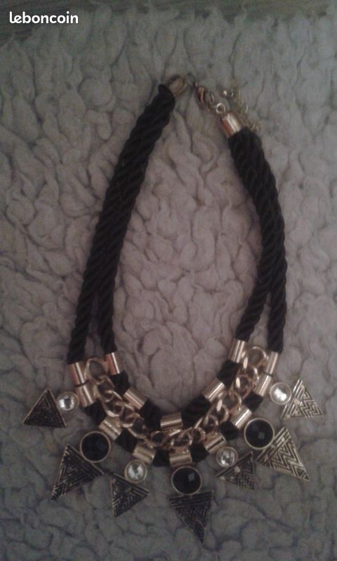 Collier (image 1)