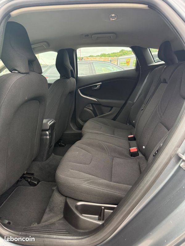 Volvo V40 1.6 115 2eme main tres propre (image 11)