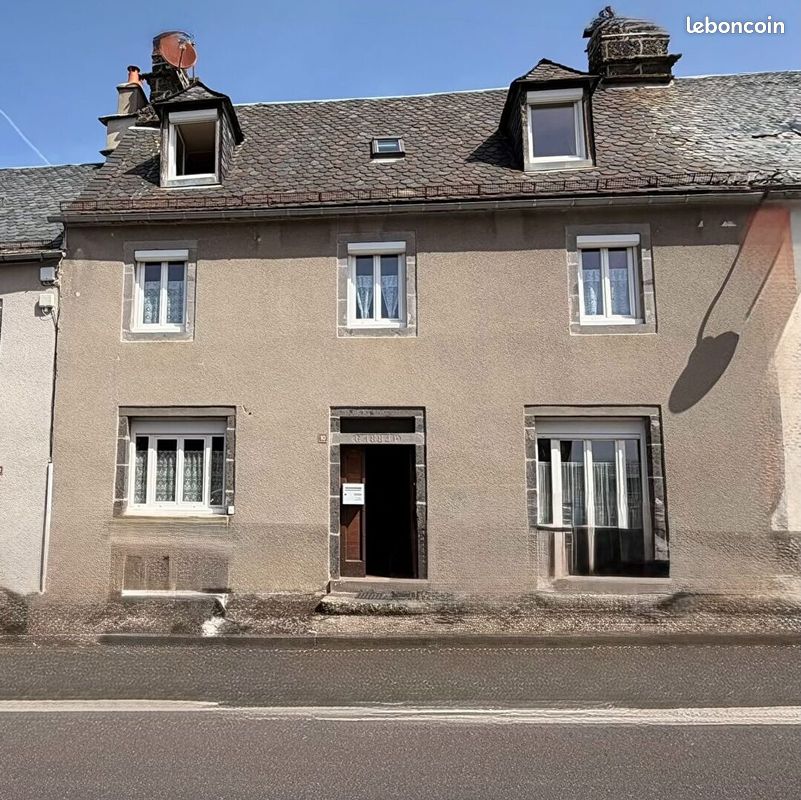 Maison 6 pièces 120 m² · à Pierrefort · 120 m² · 75 000 €