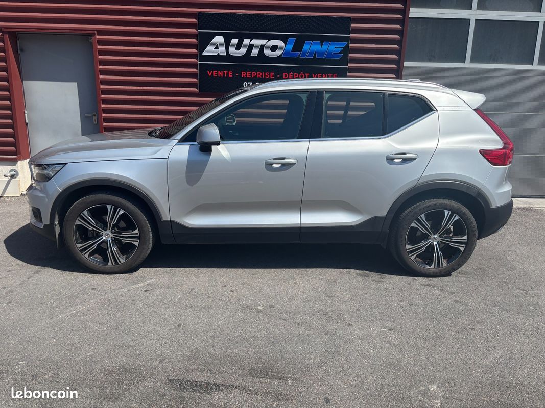 VOLVO XC40 D3150 ch Geartronic 8 Inscription / Toit ouvrant / Caméra 360 / Carplay / Garantie 12 mois (image 4)