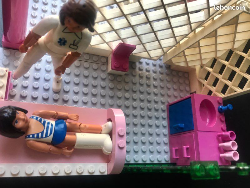 Lego s 1990 vintage petit hôpital avec personnages (image 2)