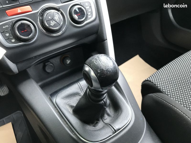 Citroen DS4 1.6 E-HDI115 AIRDREAM CHIC (image 11)