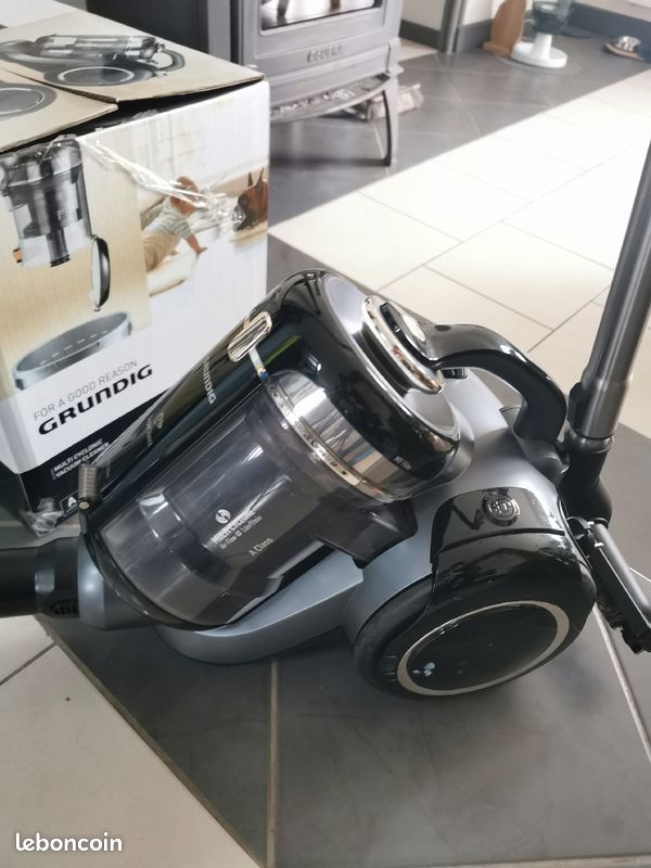 Aspirateur multi-cyclonique Grundig Électroménager