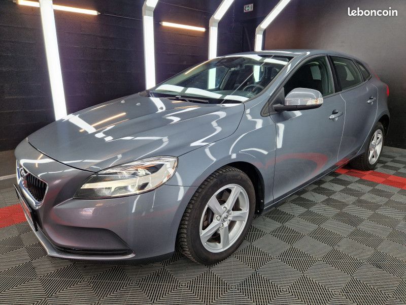 Volvo V40 D2 120CH BVA KINETIC * BLUETOOTH * XENON * RADAR (image 3)