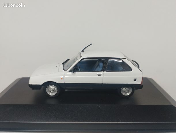 Modèle Réduit 1/43 Citroën Axel 12 TRS 1985 Blanc - Universal Hobbies Neuf