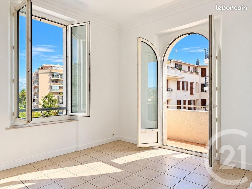Appartement 2 pièces 47 m² · à Antibes · 47 m² · 180 000 €