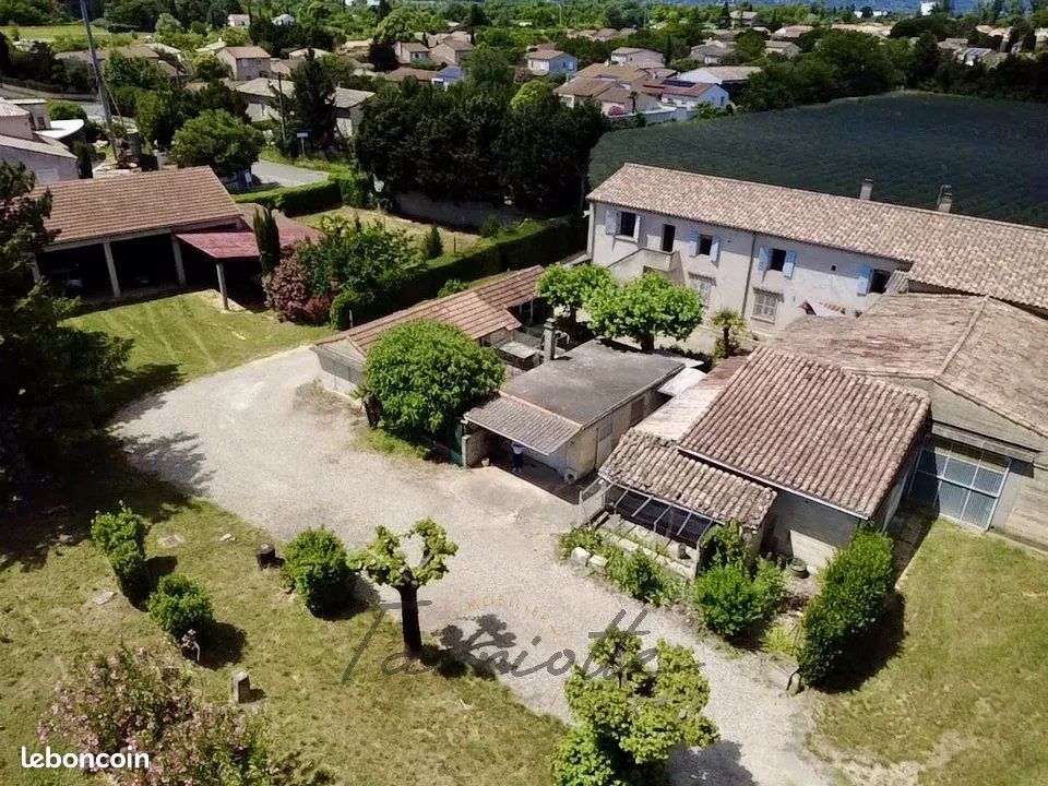 Immeuble 11 pièces 196 m² · à Montélimar · 196 m² · 390 000 €