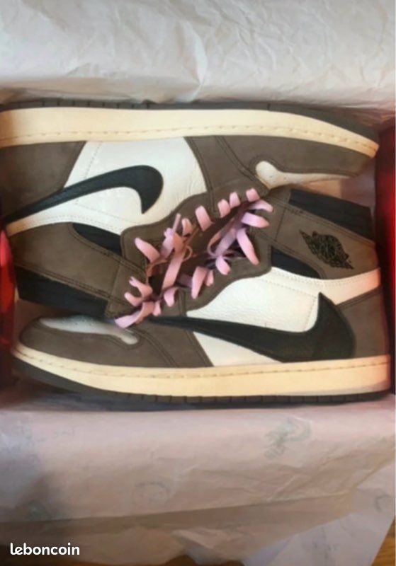Sneakers Nike Air Jordan 1 Retro High x Travis Scott " Cactus Jack " , en excellent état , taille 42 (image 2)