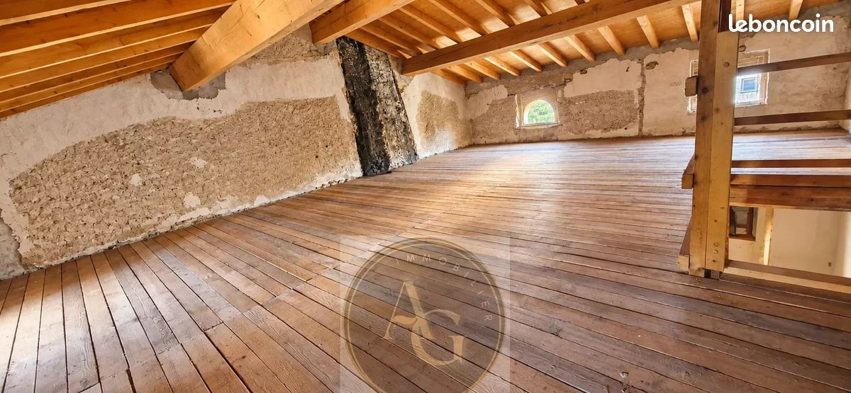 Appartement 140 m² · à Villespy · 140 m² · 72 000 €