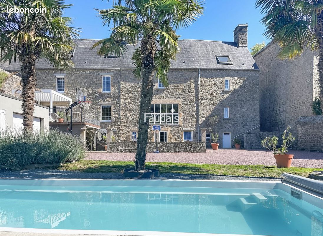 Maison 11 pièces 245 m² · à Coutances · 245 m² · 595 000 €