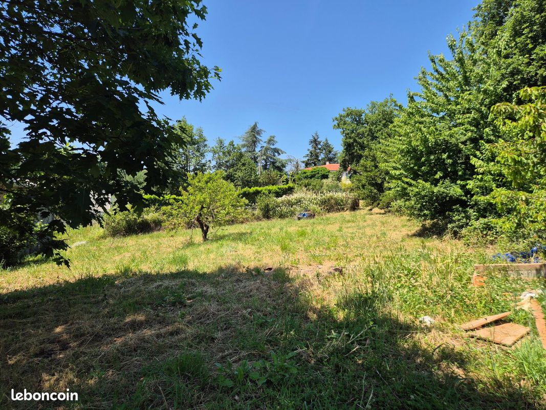 Terrain 750 m² · à Arthès · 750 m² · 55 000 €