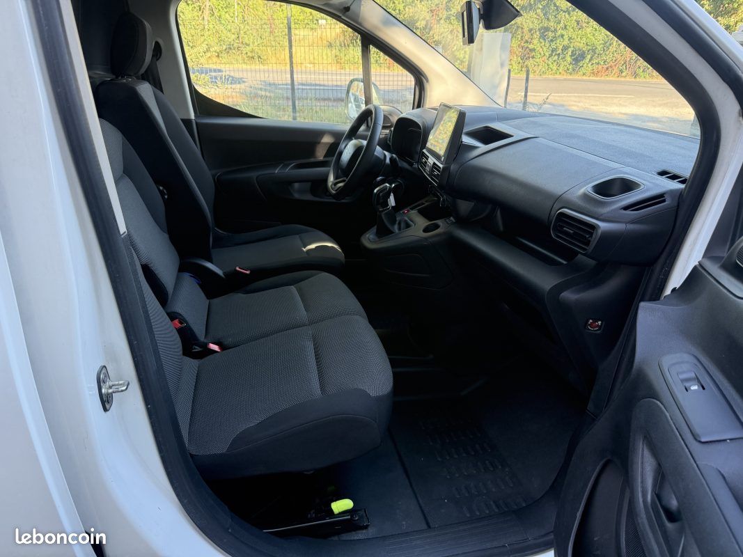 Citroen berlingo 1.5 blue hdi 100 car play 3 places 2021 (image 7)