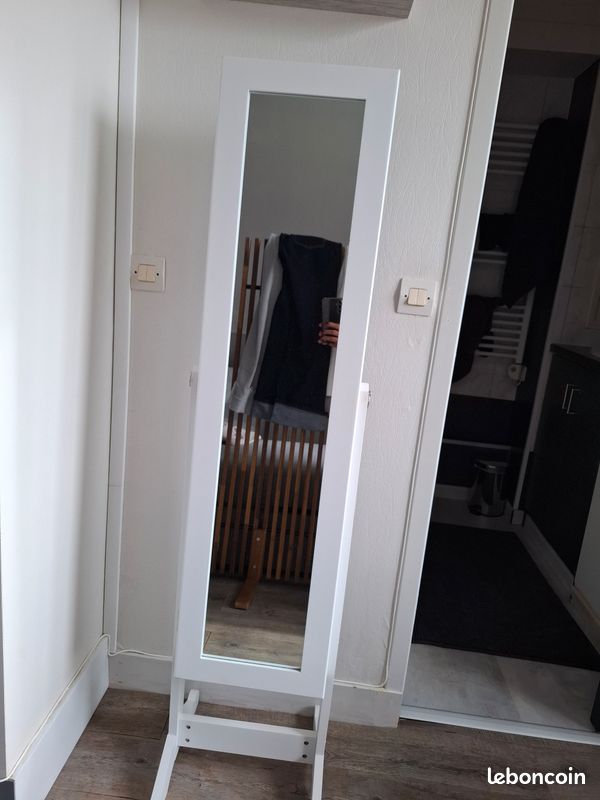 Miroir à bijoux sur pied avec rangement – comme neuf (image 1)