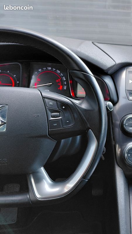 DS DS 5 1.6 BLUEHDI 120CH BECHIC BVA APPLE CARPLAy (image 25)