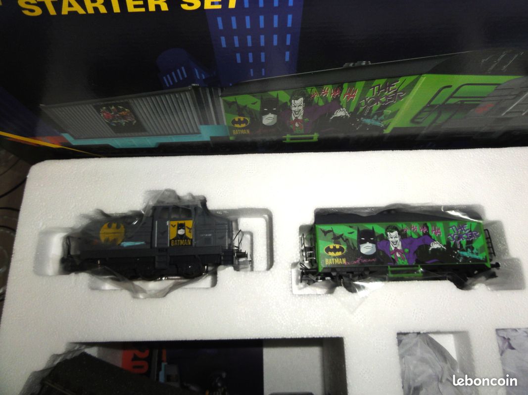 Märklin Start Up 29828 Kit Démarrage Batman H0 - Train + Voies + Télécommande Infrarouge, Dès 6 Ans