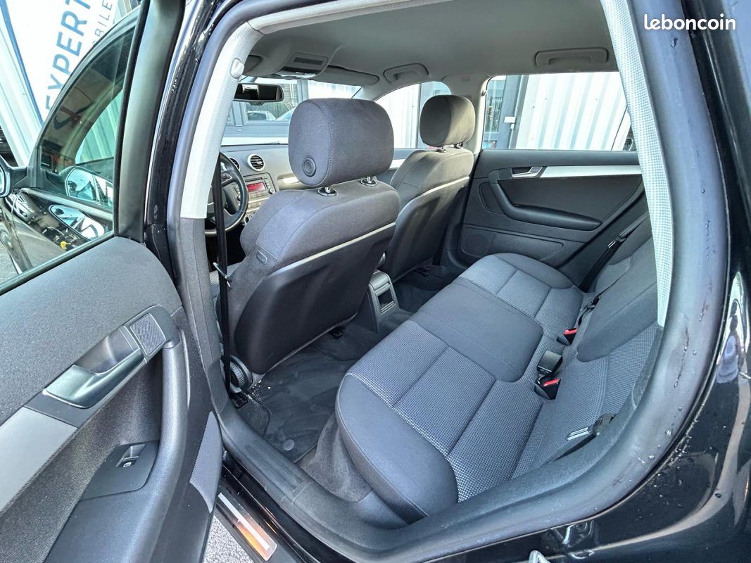 AUDI A3 1.6 TDi 105CV SPORTBACK S-TRONIC XENON LED (image 8)