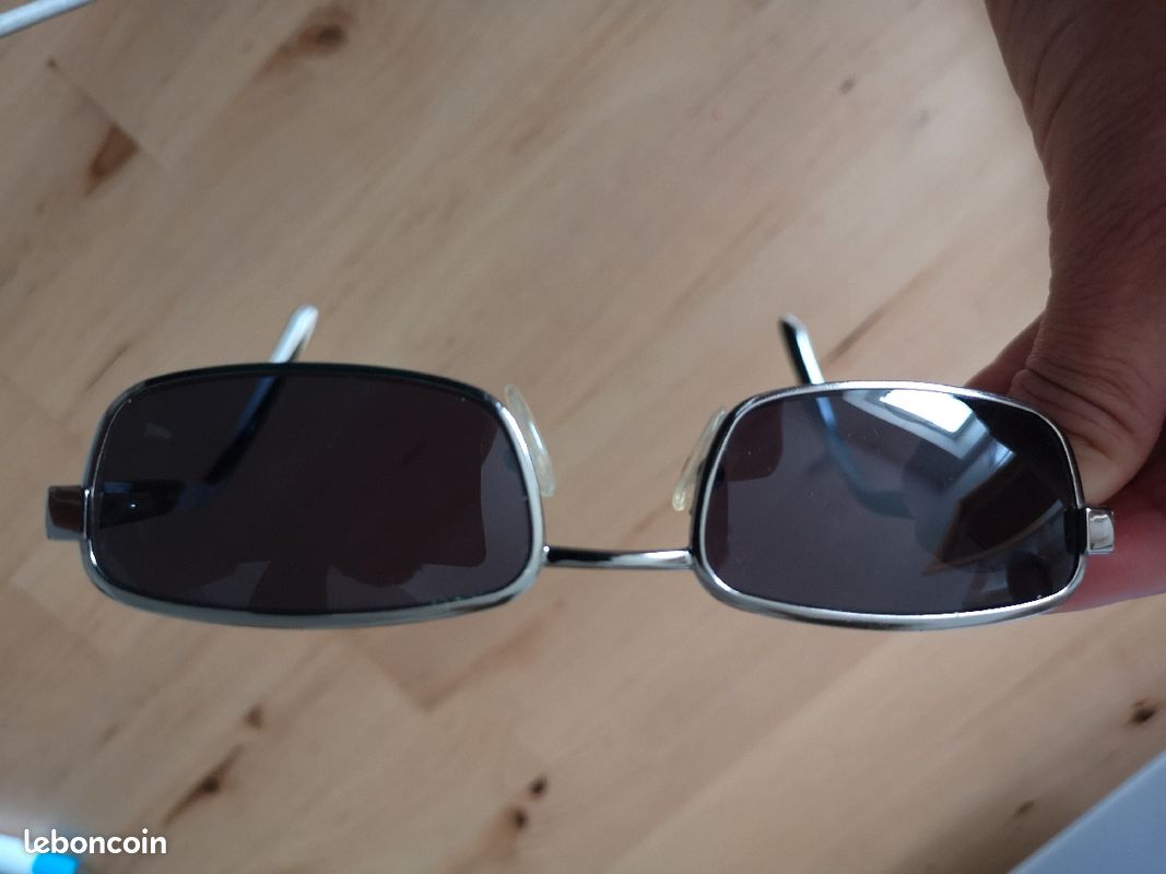 Paire de Lunettes gucci solaire (image 3)