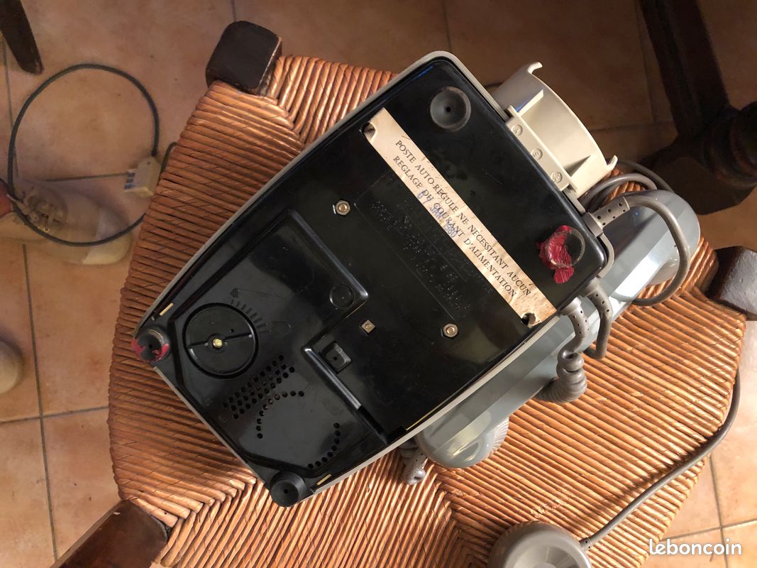 Vieux téléphone à cadran vintage (image 4)