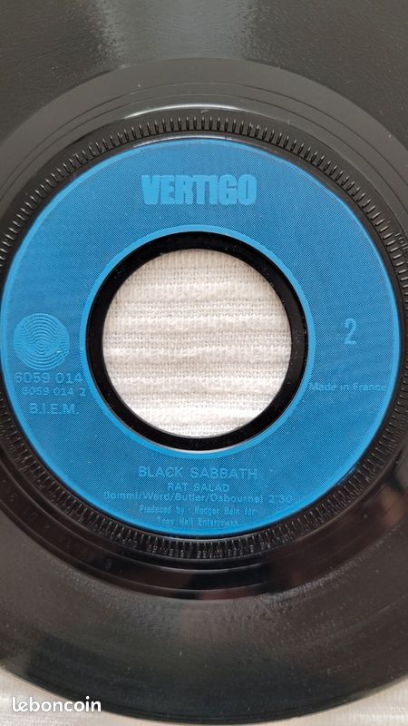 Vinyles 45t- Rose Tattoo + Black sabbath, Nombre : 5 ( 2×45T- Rock'n'roll Outlaw et une version Juke Box année : 1978 + 1×45T- Rock'n'roll is King ( 1981) + 2×45T Black Sabbath : Paranoid ) (image 10)