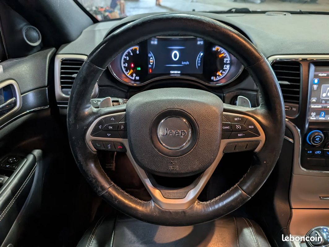 Jeep GRAND CHEROKEE 3.0 CRD 250CH Limited / CAMERA DE RECUL / CUIR / SIEGES ELECTRIQUES A MEMOIRES (image 19)