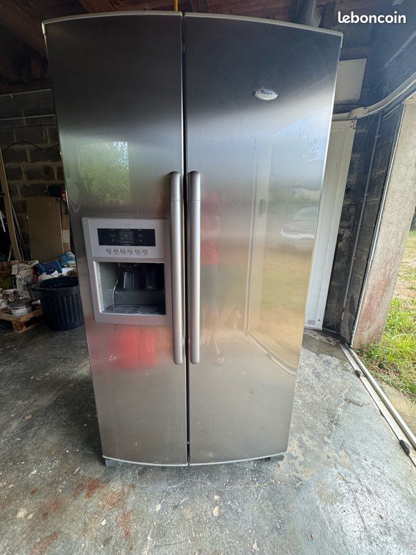 Frigo américain 2 portes avec distributeur de glaçons et d’eau (image 1)