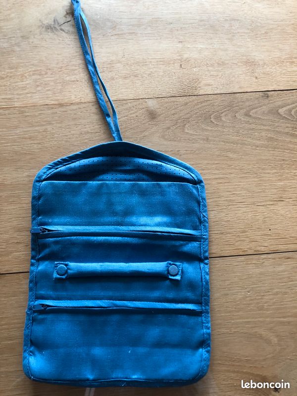Pochette à bijoux en soie bleue et pois (image 2)