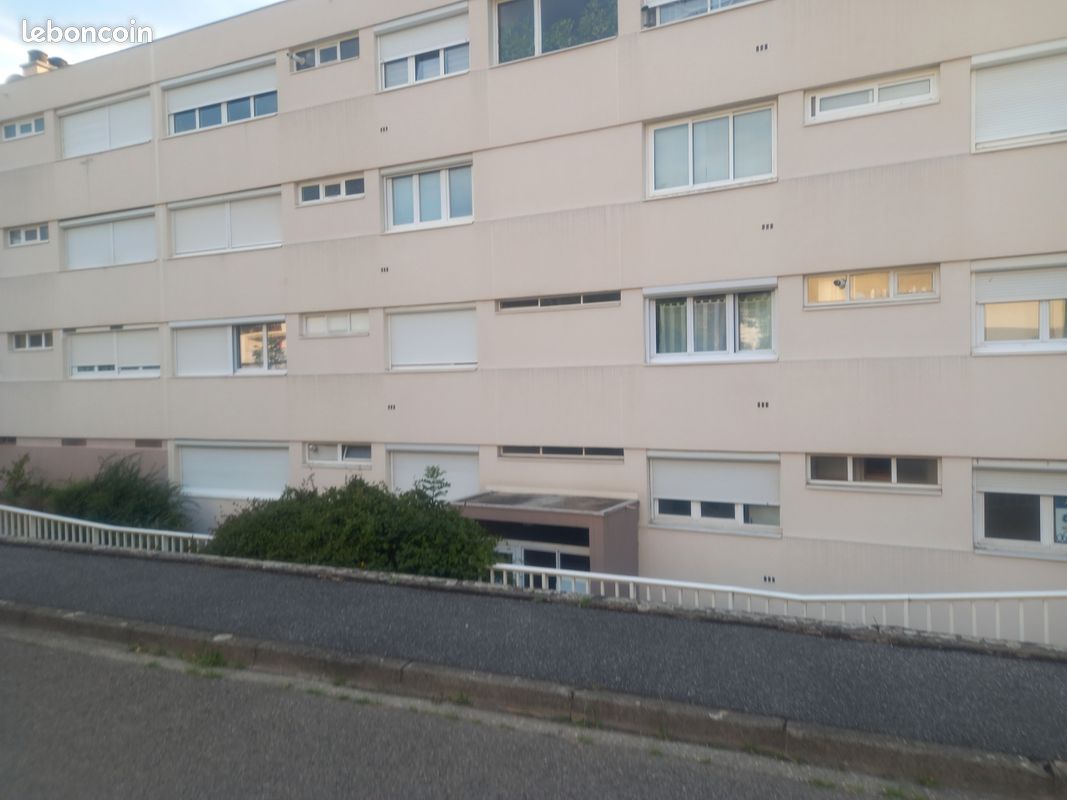 Appartement 6 pièces 105 m² · à Grigny-sur-Rhône · 105 m² · 165 000 €
