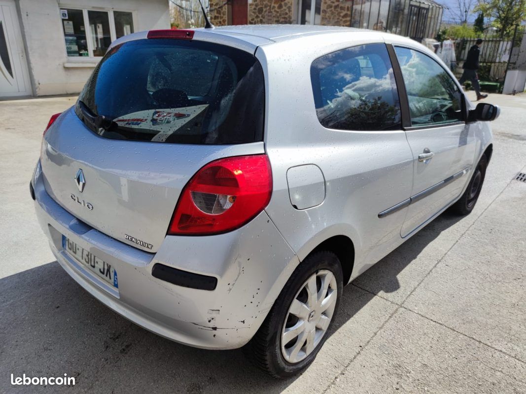 Renault clio iii confort dynamique 1.2 16v 2007 (image 3)
