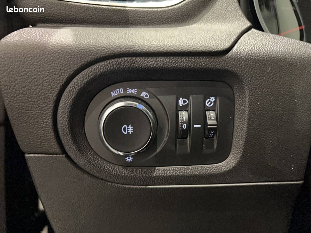 OPEL Grandland X Hybrid4 300 ch AWD BVA8 Ultimate (image 21)