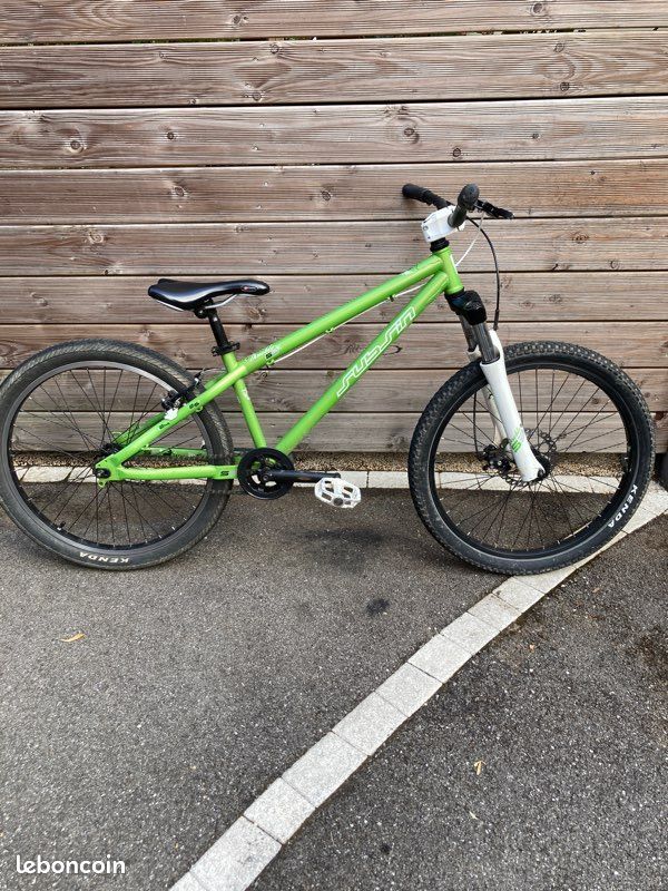 Vends vtt dirt pump track décathlon 24 pouces (image 1)