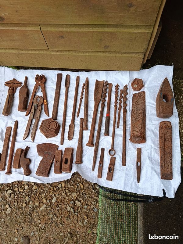 Un lot de vieux outils (image 1)