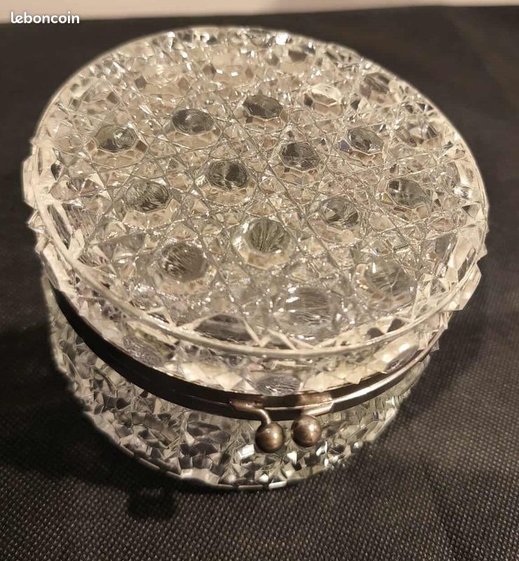 Sold Price: Compotier en cristal gravé. Monture en argent, poinçon de