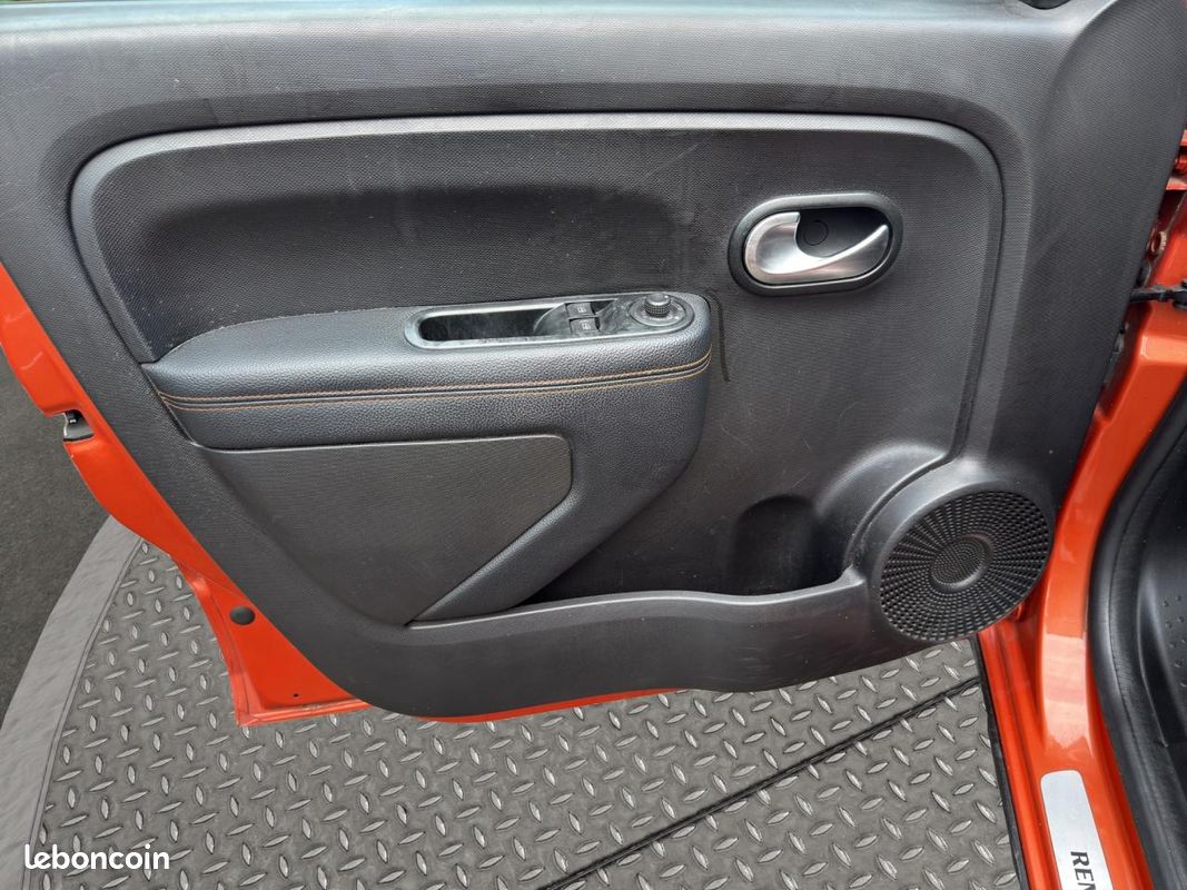 RENAULT TWINGO 0.9 TCe - 110 III BERLINE GT PHASE 1 (image 12)