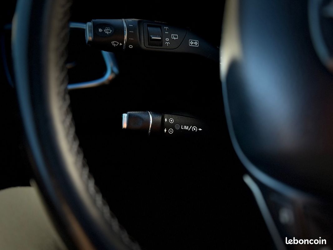 INFINITI Q30 2.2d 170ch 7DCT AWD Sport TOIT PANO BOITE AUTO CUIR ALCANTARA GARANTIE 12 MOIS (image 23)