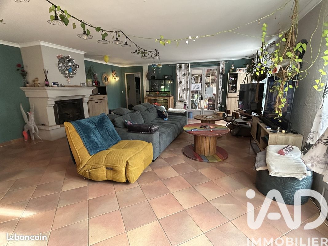 Maison 7 pièces 275 m² · à Jonquières-Saint-Vincent · 275 m² · 449 000 €