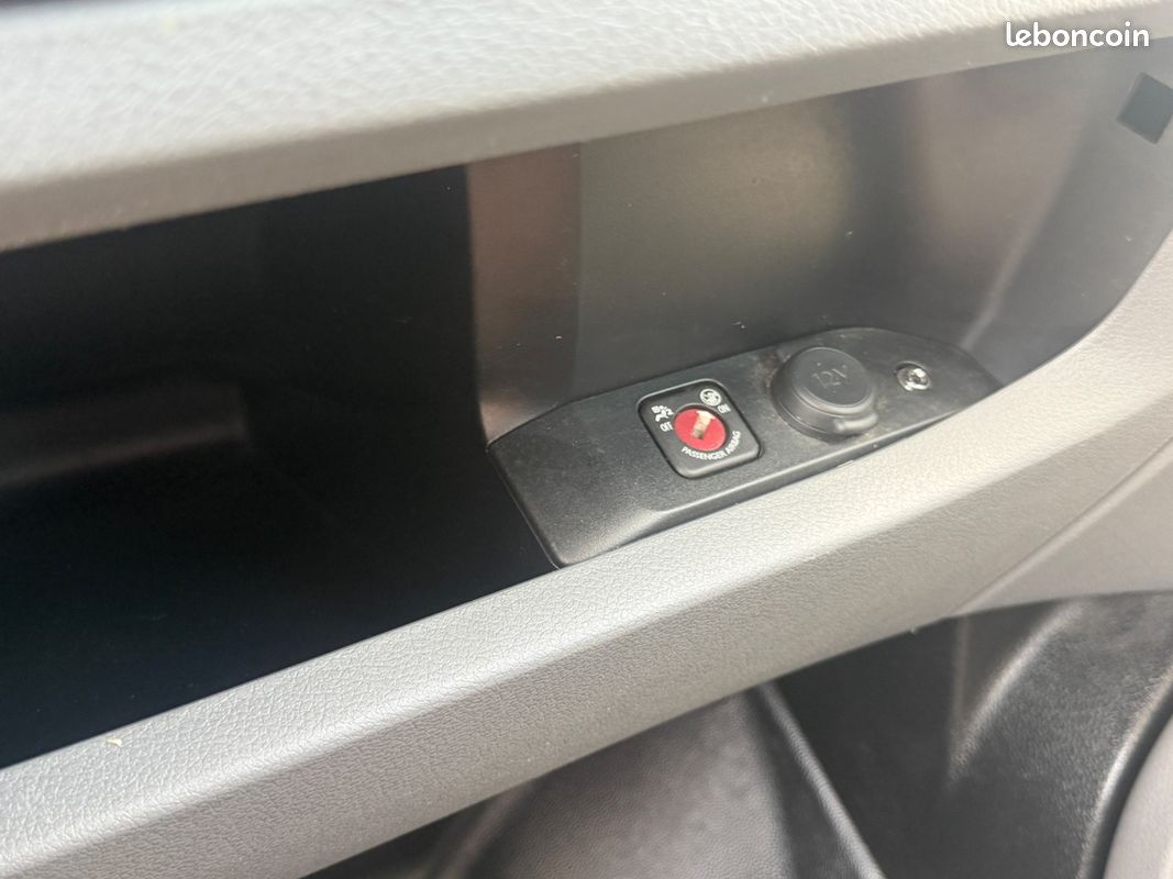 CITROEN JUMPY 2.0 BLUEHDI 180 ch EAT8 AFFICHAGE HUD / CAMÉRA / GRIP CONTROL / SIÈGES CHAUFF. / CARPLAY (image 25)