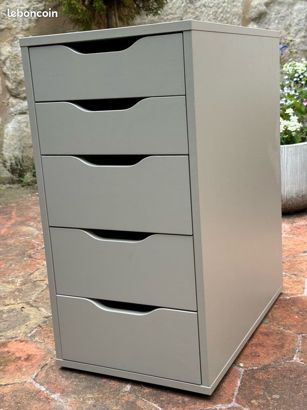 Commode (image 1)