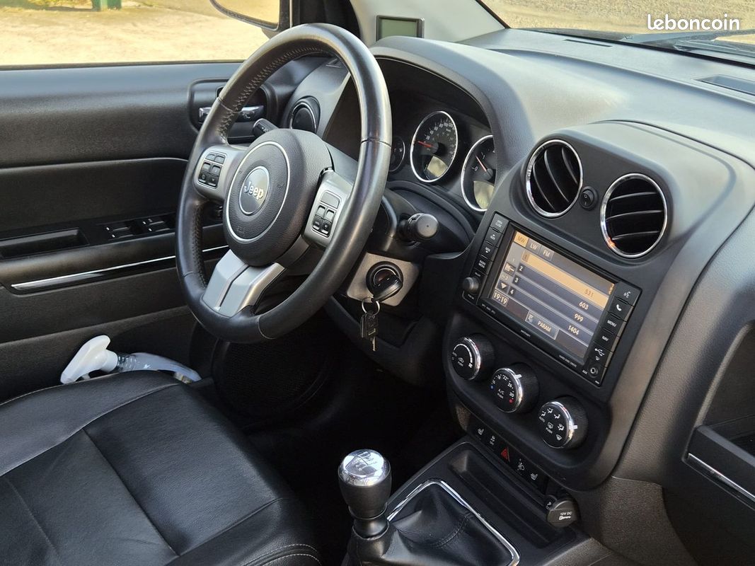 Jeep Compass 2.2 CRD - 163 CH -70EME ANNIVERSAIRE - TOIT OUVRANT - GARANTIE 12 MOIS (image 4)