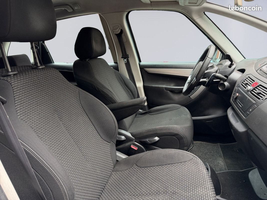 CITROEN C4 PICASSO HDi 110 Exclusive (image 16)