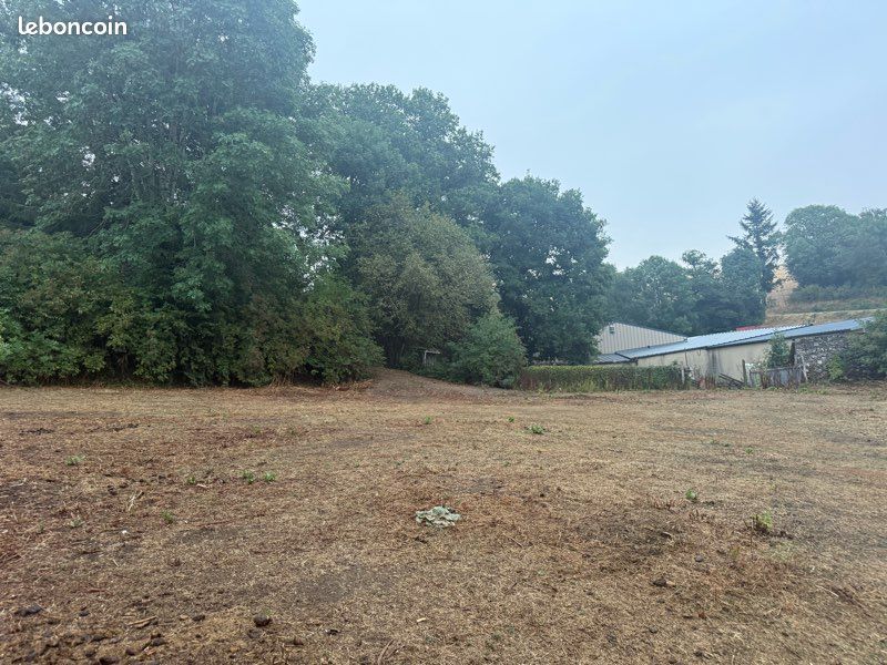 Terrain constructible · à Saint-Laurent-de-Lévézou · 42 000 €