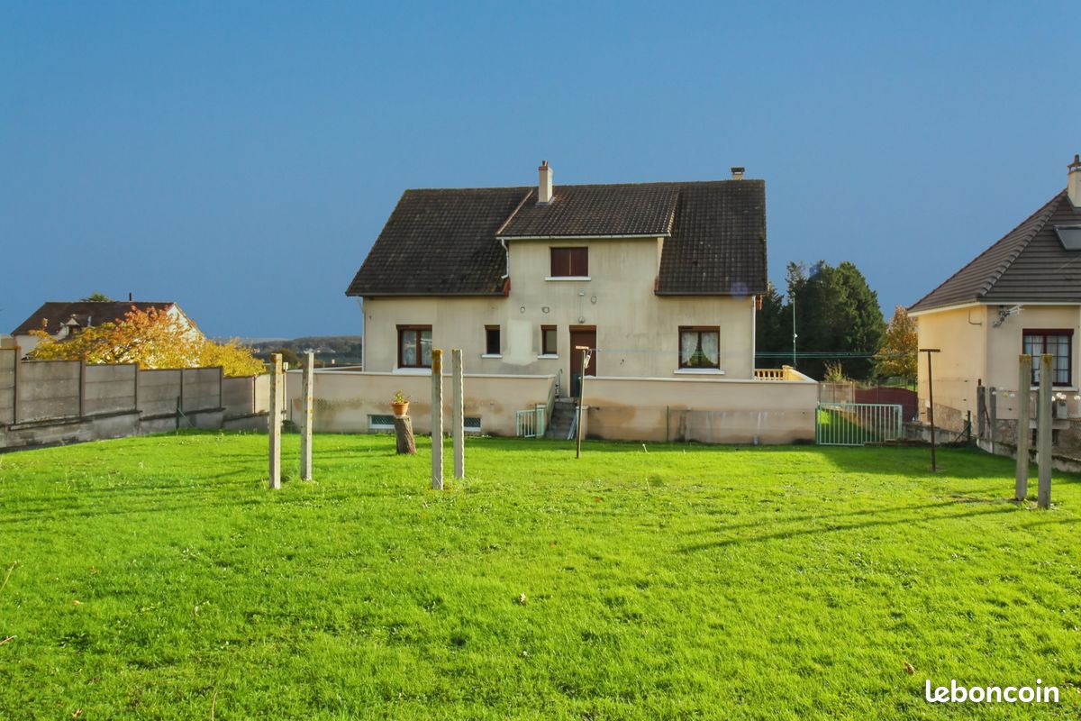 Maison 6 pièces 153 m² · à Les Trois Lacs · 153 m² · 75 600 €