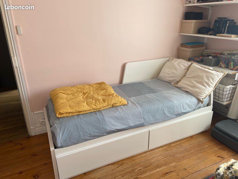 IKEA FLEKKE + 2 matelas VANNAREID – Très bon état (image 1)