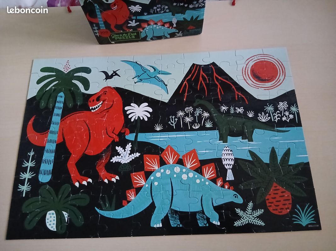 Lot de jouets dinosaures : livres, dinosaures, camion transporteur schleich,... (image 12)